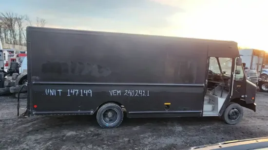 Picture of 2009-freightliner-mt55-chassis-truck-delivery